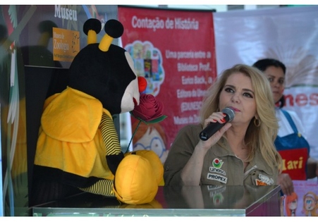 Crianças se encantam em contação de histórias na Unesc