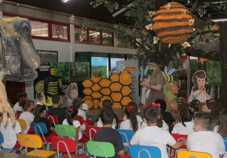 Alunos do Colégio Unesc são recepcionados pelo Museu de Zoologia