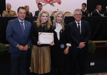 Coordenadora do Museu de Zoologia é homenageada no 55º Aniversário da Unesc