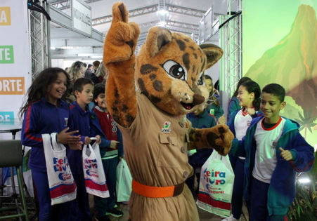 Unesc presente mais uma vez na Feira do Livro de Criciúma