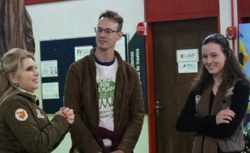 Museu de Zoologia da Unesc recebe visita do coordenador do Plant for the Planet